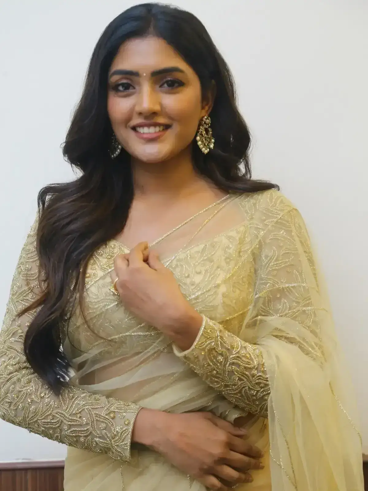 INDIAN ACTRESS EESHA REBBA IMAGES IN TRADITIONAL GREEN SAREE 8